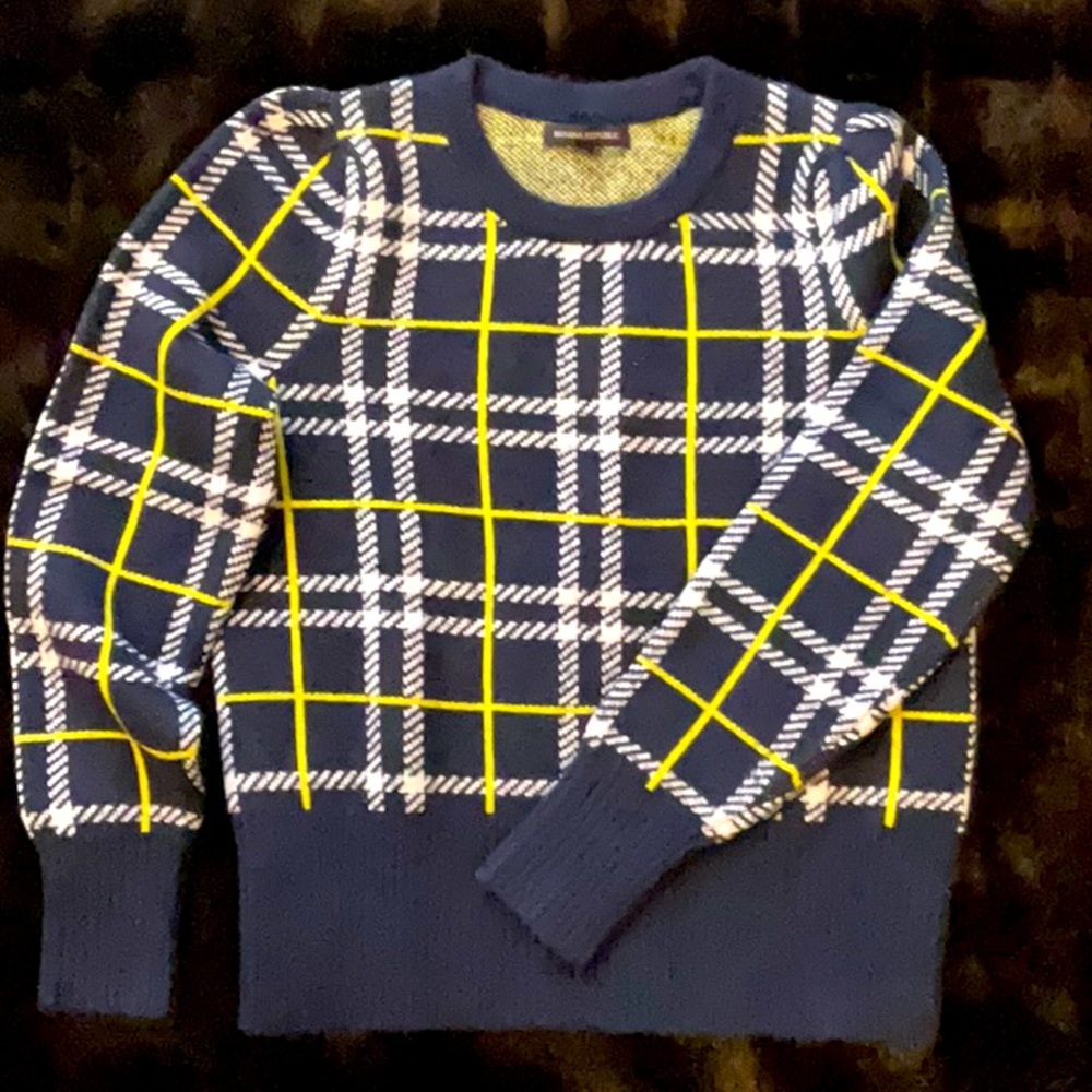 Plaid Banana Republic sweater. Size Medium